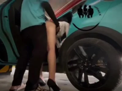 Xem video: Anh tài xế Xanh SM số hưởng mở cửa chơi em khách tại hầm