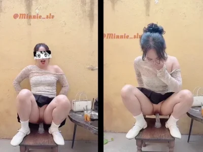 Xem video: Rủ đi cafe mà em mang cả đồ chơi ra giữa quán thế này